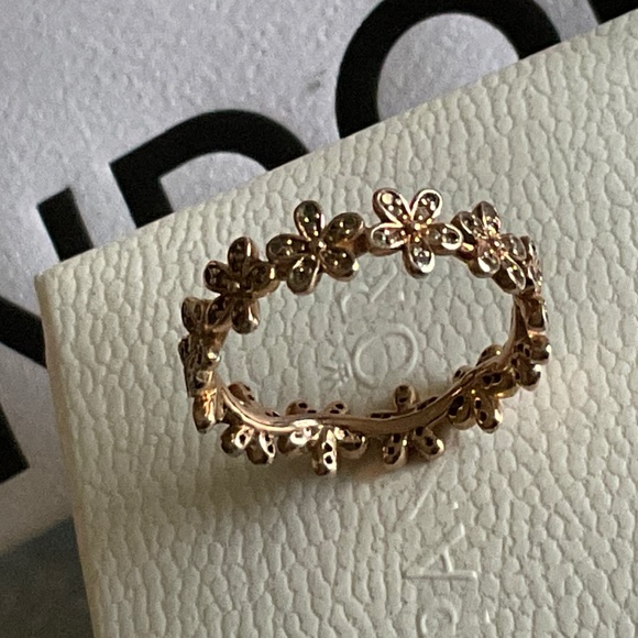 Pandora Rose Gold Daisy ring - Picture 1 of 4